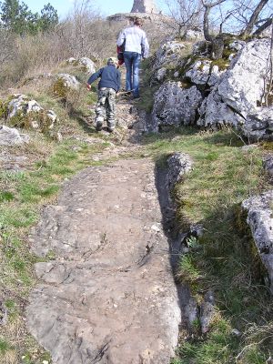Waggons excavated channels in rocks